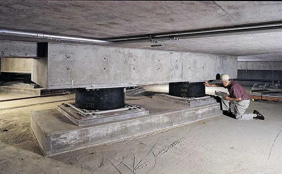 Diseño de aislación sísmica de base en Antofagasta: protección estructural avanzada